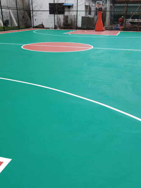 谢家集 球场长期使用易出现地面开裂